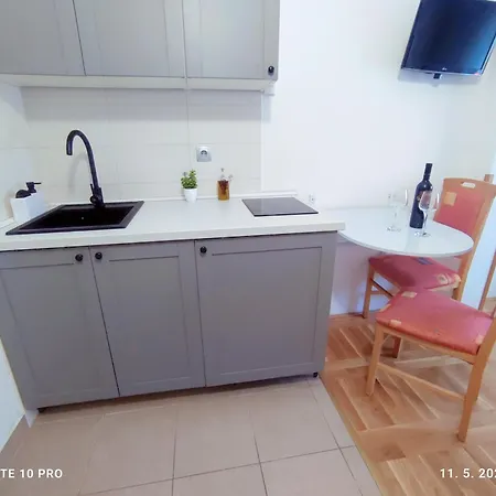 Kids Friendly Seaside - Sibenik Apartment