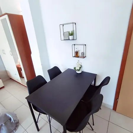 Kids Friendly Seaside - Sibenik Apartment Grebastica